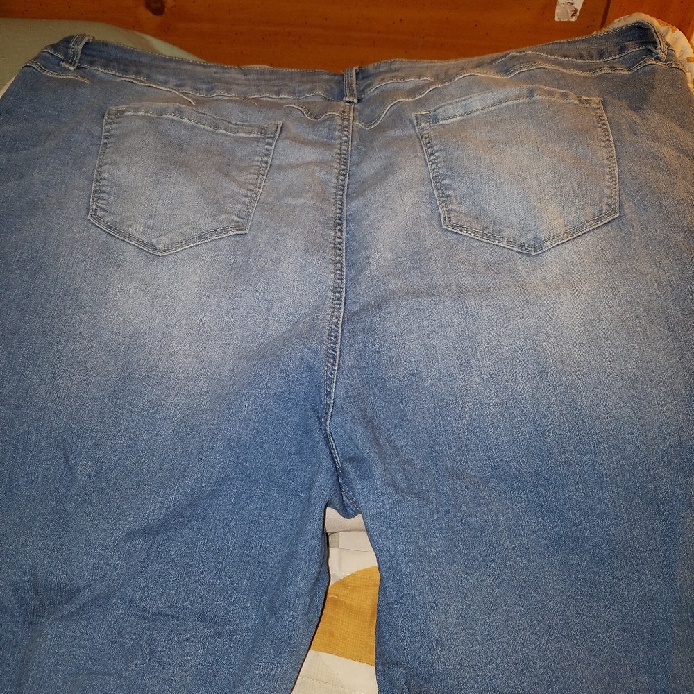 Shorts - Picture 2 of 3
